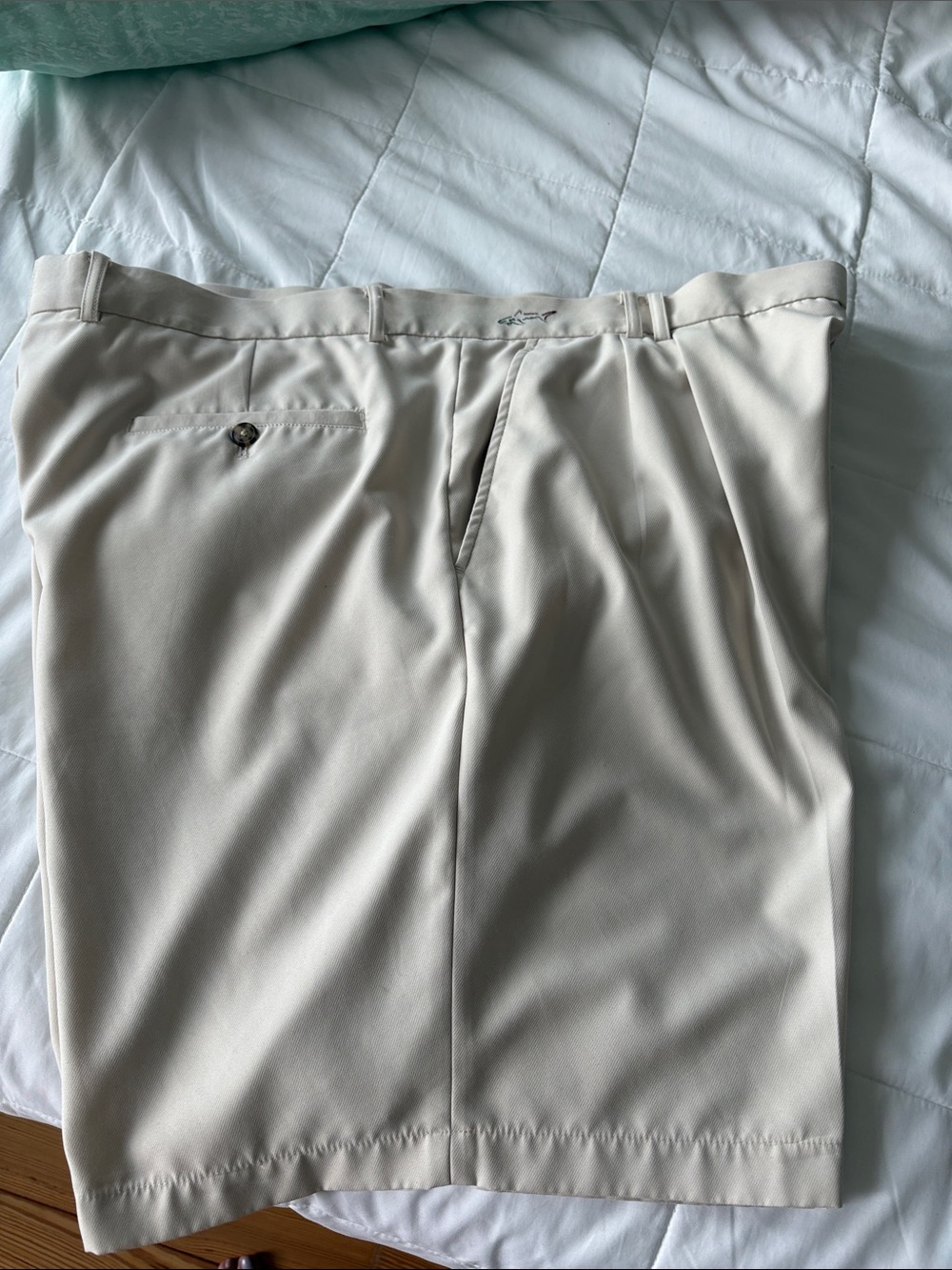 Greg Norman Collection Men's Golf Shorts in Light Beige